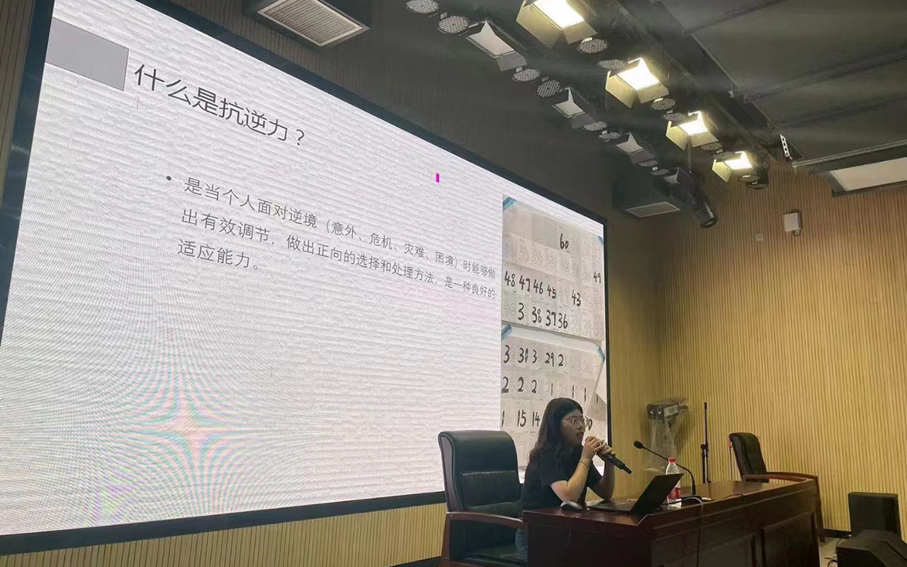 新疆董玉娣中学